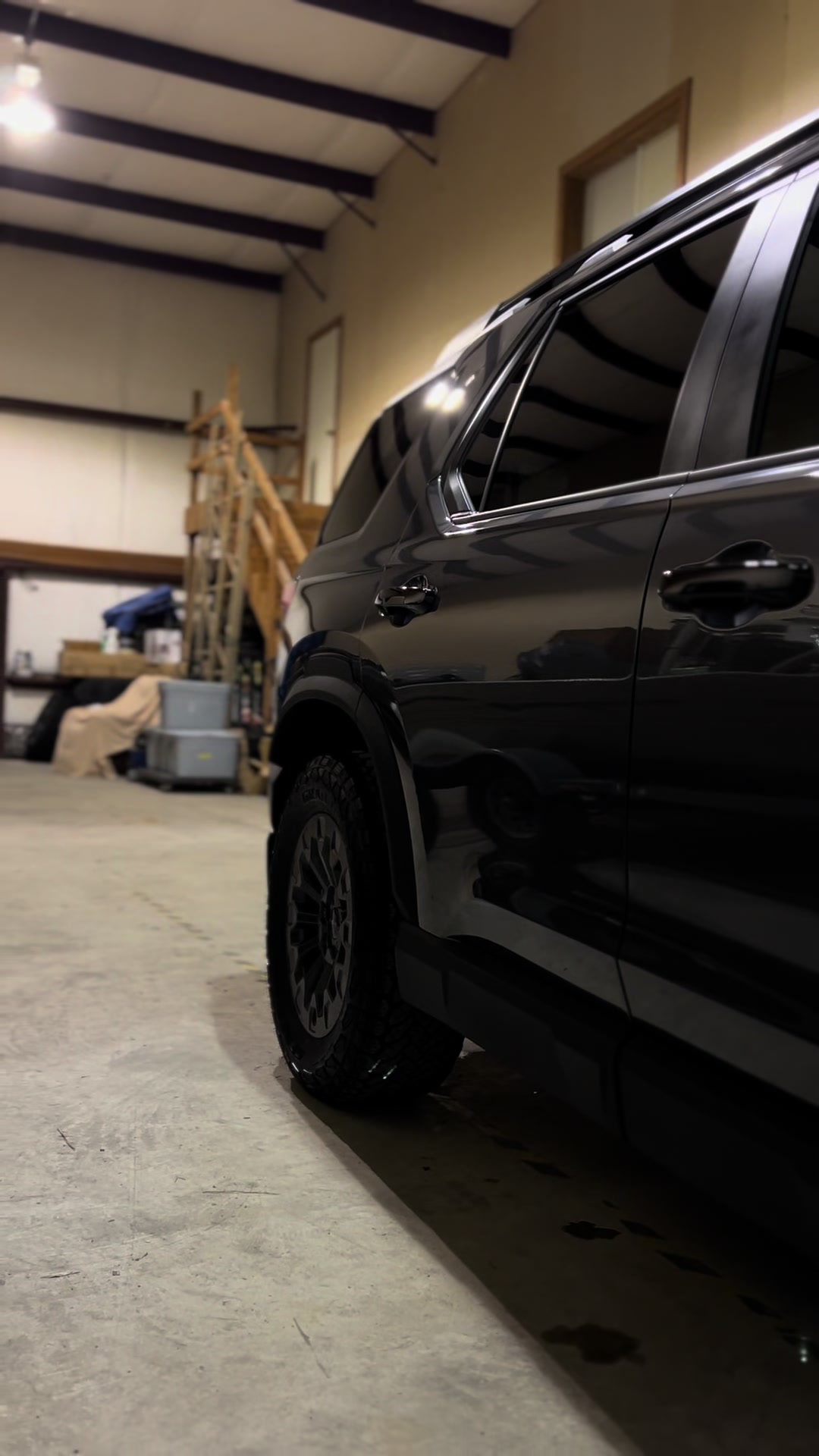 Tinted SUV in the Lightning Tint bay